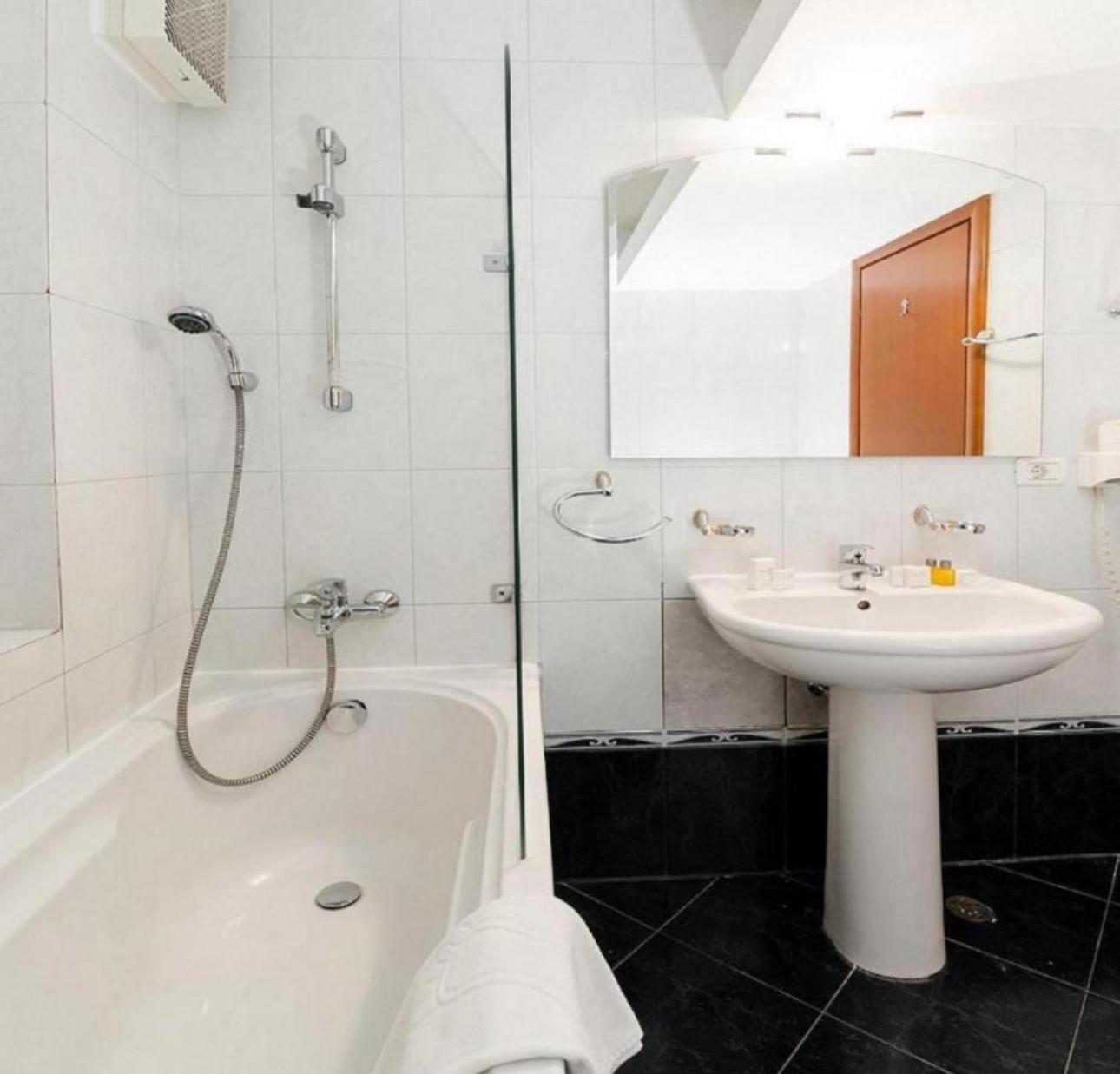 Pension De Lux Königsbrunn Dış mekan fotoğraf